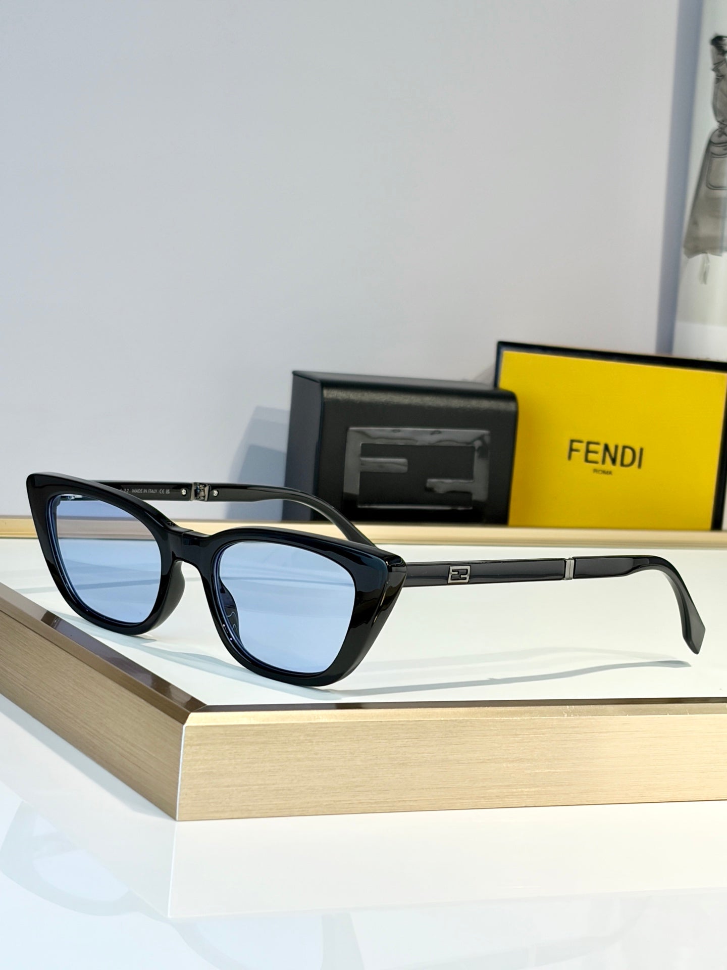 FENDI Sunglasses-FE40089I