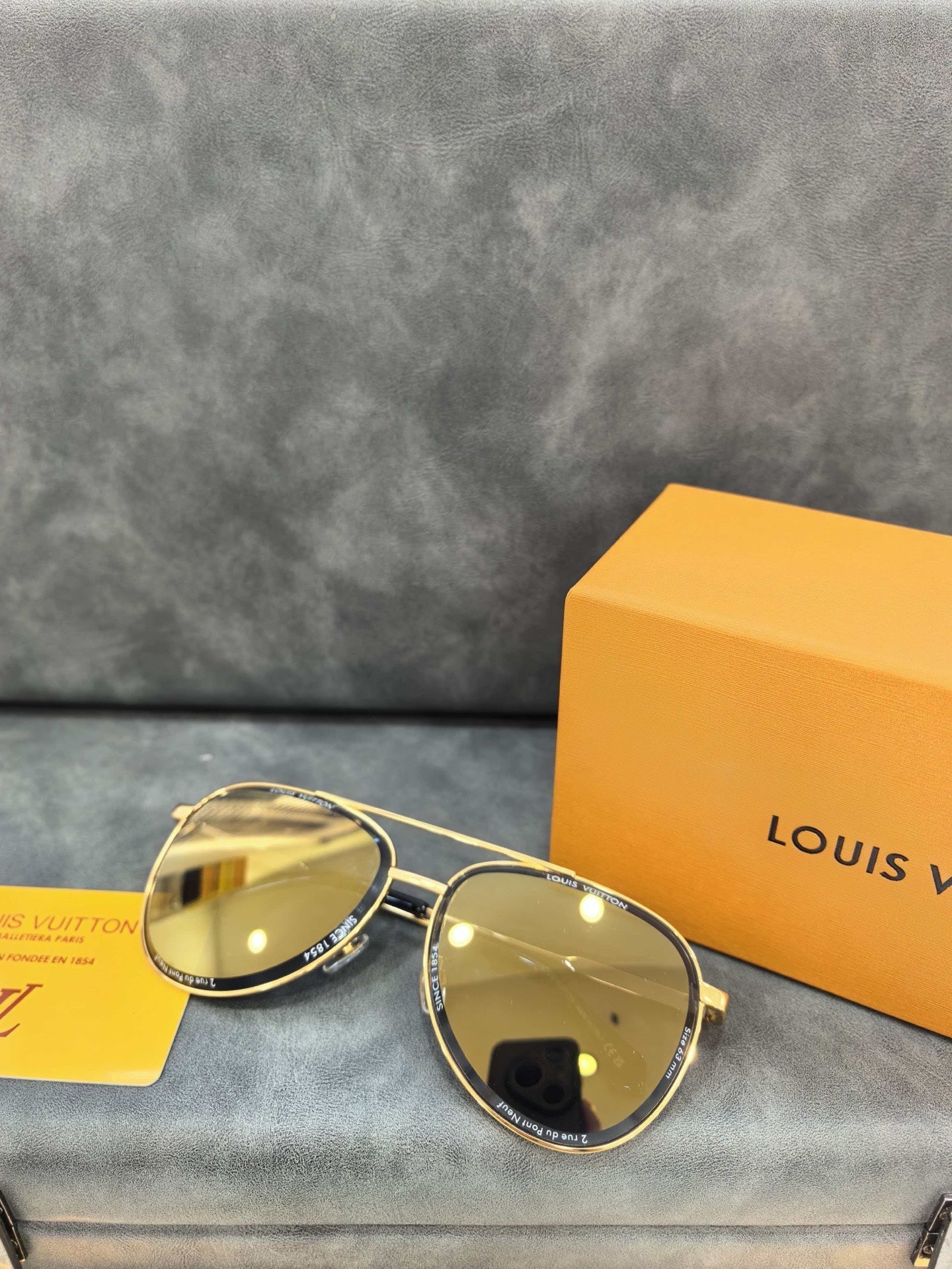 LOUIS VUITTON Sunglasses Z2636U