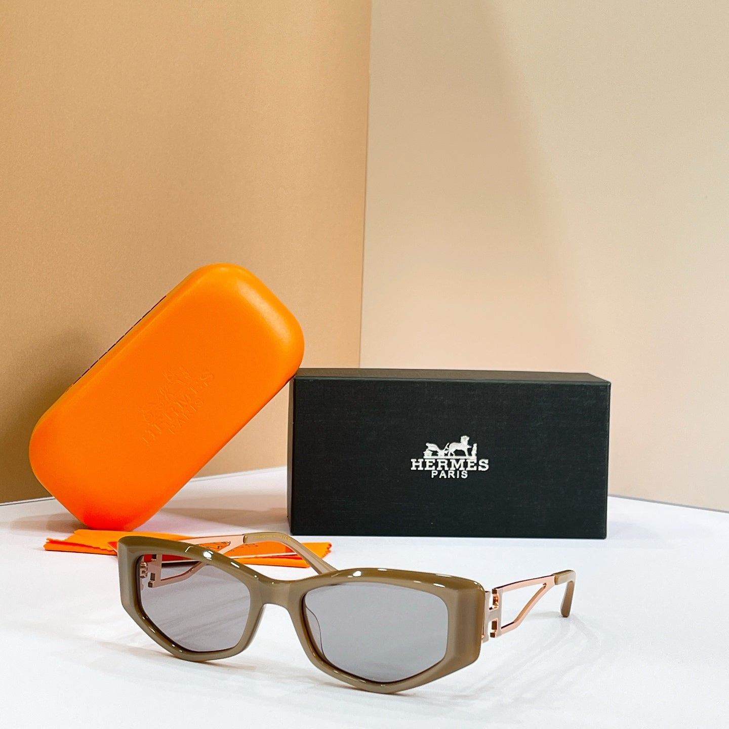 HERMÈS Sunglasses H8126S